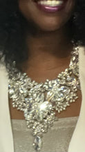 Load image into Gallery viewer, Floral and Pearl Rhinestone Necklace Set

